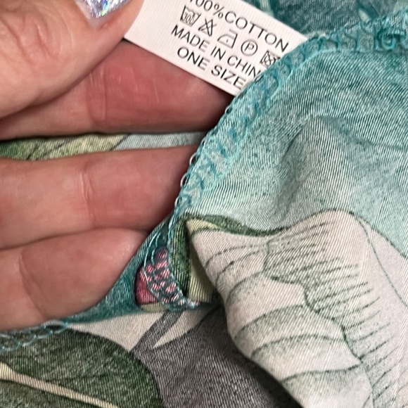 Kimono sleeve robe, one size.  Fun for home or swimsuit cover up - Picture 4 of 6